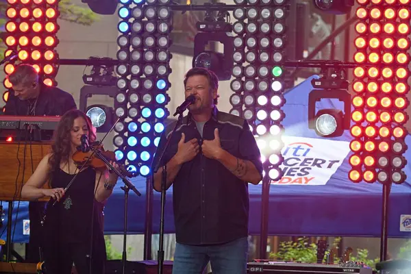 Blake Shelton, Amerikalı country müzik şarkıcısı, söz yazarı ve TV kişisi, ada, oklahoma doğumlu. Bugün 13 Mayıs 2025 'te, New York, ABD' de yeni albümünün tanıtımı için sahne aldı. (Victor m matos / thews2)