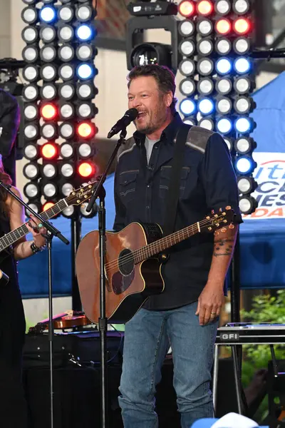 Blake Shelton, Amerikalı country müzik şarkıcısı, söz yazarı ve TV kişisi, ada, oklahoma doğumlu. Bugün 13 Mayıs 2025 'te, New York, ABD' de yeni albümünün tanıtımı için sahne aldı. (Victor m matos / thews2)