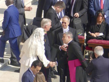 Papa XIV. Leo açılış ayinine başkanlık ediyor. 18 Mayıs 2025, Aziz Peter Meydanı, Vatikan, Vatikan, Roma, İtalya: 300,000 'den fazla tapanı karşılamak için St. Peter Meydanı' nda toplandı (Julia Mineeva / thews2)