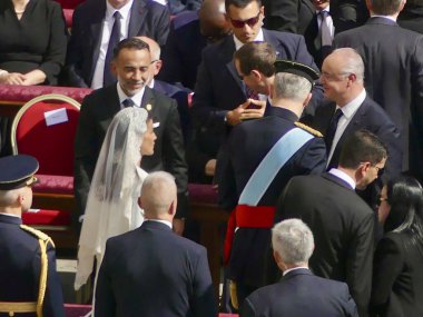 Papa XIV. Leo açılış ayinine başkanlık ediyor. 18 Mayıs 2025, Aziz Peter Meydanı, Vatikan, Vatikan, Roma, İtalya: 300,000 'den fazla tapanı karşılamak için St. Peter Meydanı' nda toplandı (Julia Mineeva / thews2)