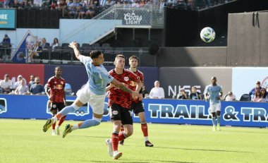 New York, ABD: 17 Mayıs 2025 - Nycfc ile Red Bull arasındaki futbol maçı sırasında Mls maçı için geçerli olan Fernandez. (Fotoğraf: Niyi Fote / Thenews2 / Depozito Fotoğrafları) 