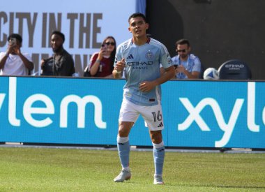 17 Mayıs 2025, New York, U.S.N.F.C. N.F.C. ve Red Bull arasındaki futbol maçı sırasında Mls maçı için geçerli. (Niyi Fote/Thenews2)