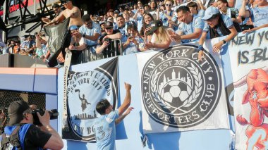 17 Mayıs 2025, New York, ABD: Thiago Martins of Nycfc futbol maçı sırasında Nickfc ve Red Bull arasında Mls maçı için geçerli. (Niyi Fote/Thenews2) 