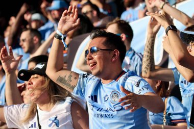 New York, ABD: 17 Mayıs 2025 - Mls maçı için Citifield Citifield Citifield 'da Nickfc ve Red Bull arasında oynanan futbol maçının taraftarları. (Fotoğraf: Niyi Fote / Thenews2 / Depozito Fotoğrafları) 