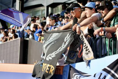 New York, ABD: 17 Mayıs 2025 - Mls maçı için Citifield Citifield Citifield 'da Nickfc ve Red Bull arasında oynanan futbol maçının taraftarları. (Fotoğraf: Niyi Fote / Thenews2 / Depozito Fotoğrafları) 