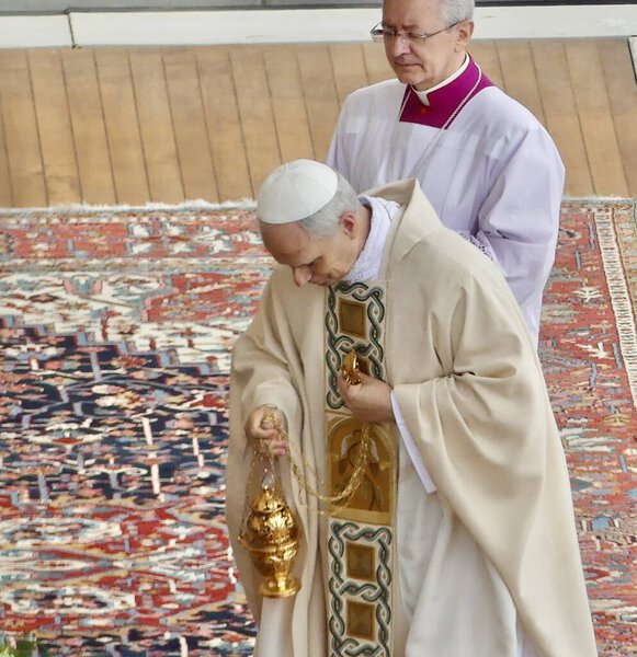pope leo xiv presides over inaugural mass. May 18, 2025, st. Peter's square, the vatican, vatican city, rome, italy: greeting over 300,000 worshippers gathered in st. Peter's square from his popemobile (julia mineeva / thenews2)