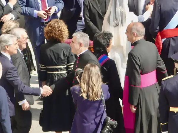 Papa XIV. Leo açılış ayinine başkanlık ediyor. 18 Mayıs 2025, Aziz Peter Meydanı, Vatikan, Vatikan, Roma, İtalya: 300,000 'den fazla tapanı karşılamak için St. Peter Meydanı' nda toplandı (Julia Mineeva / thews2)