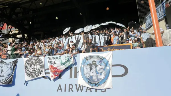 New York, ABD: 17 Mayıs 2025 - Mls maçı için Citifield Citifield Citifield 'da Nickfc ve Red Bull arasında oynanan futbol maçının taraftarları. (Fotoğraf: Niyi Fote / Thenews2 / Depozito Fotoğrafları) 