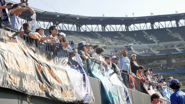 New York, ABD: 17 Mayıs 2025 - Mls maçı için Citifield Citifield Citifield 'da Nickfc ve Red Bull arasında oynanan futbol maçının taraftarları. (Fotoğraf: Niyi Fote / Thenews2 / Depozito Fotoğrafları) 