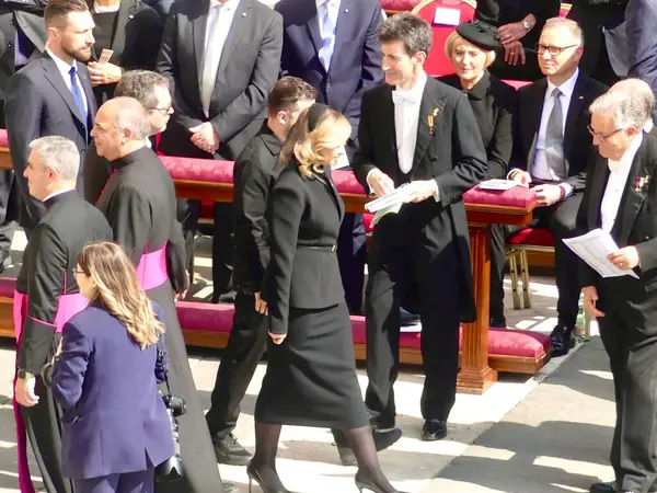 Papa XIV. Leo rolünde Zelensky açılış ayinine başkanlık ediyor. 18 Mayıs 2025, St. Peter Meydanı, Vatikan, Vatikan, Roma, İtalya, Ukrayna Başkanı Vlodomyr Zelensky Papa 18..