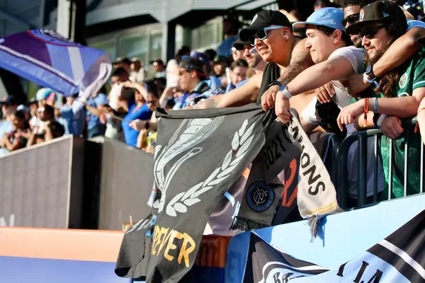 New York, ABD: 17 Mayıs 2025 - Mls maçı için Citifield Citifield Citifield 'da Nickfc ve Red Bull arasında oynanan futbol maçının taraftarları. (Fotoğraf: Niyi Fote / Thenews2 / Depozito Fotoğrafları) 
