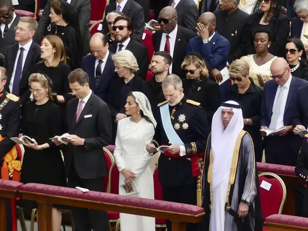 Papa XIV. Leo rolünde Zelensky açılış ayinine başkanlık ediyor. 18 Mayıs 2025, St. Peter Meydanı, Vatikan, Vatikan, Roma, İtalya, Ukrayna Başkanı Vlodomyr Zelensky Papa 18..