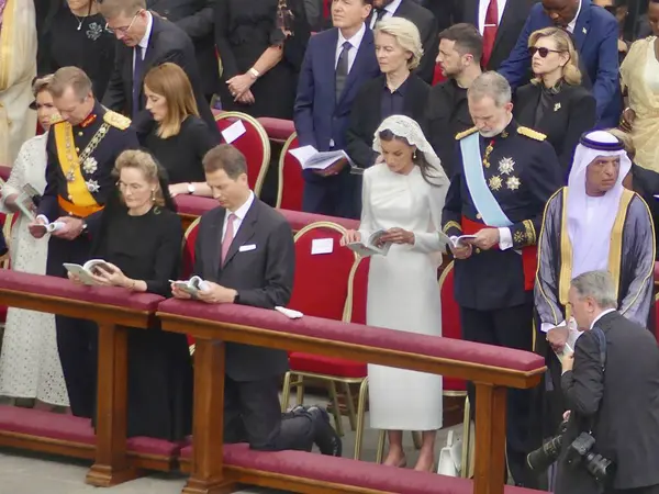 Papa XIV. Leo rolünde Zelensky açılış ayinine başkanlık ediyor. 18 Mayıs 2025, St. Peter Meydanı, Vatikan, Vatikan, Roma, İtalya, Ukrayna Başkanı Vlodomyr Zelensky Papa 18..