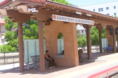 Albuquerque, New Mexico, ABD: 21 Mayıs 2025 - Yeni Meksika demiryolu işletmecisi yolculara hizmet sunan, Santa fe ve Belen arasında Albuquerque ve diğer toplulukları birbirine bağlayan bir banliyö demiryolu servisidir. (Niyi Fote/Thenews2)