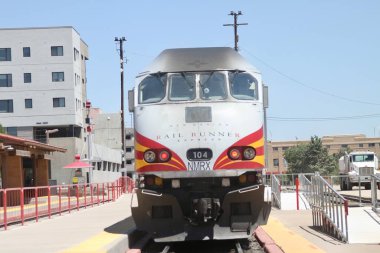Albuquerque, New Mexico, ABD: 21 Mayıs 2025 - Yeni Meksika demiryolu işletmecisi yolculara hizmet sunan, Santa fe ve Belen arasında Albuquerque ve diğer toplulukları birbirine bağlayan bir banliyö demiryolu servisidir. (Niyi Fote/Thenews2)