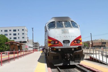 Albuquerque, New Mexico, ABD: 21 Mayıs 2025 - Yeni Meksika demiryolu işletmecisi yolculara hizmet sunan, Santa fe ve Belen arasında Albuquerque ve diğer toplulukları birbirine bağlayan bir banliyö demiryolu servisidir. (Niyi Fote/Thenews2)