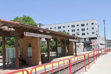 Albuquerque, New Mexico, ABD: 21 Mayıs 2025 - Yeni Meksika demiryolu işletmecisi yolculara hizmet sunan, Santa fe ve Belen arasında Albuquerque ve diğer toplulukları birbirine bağlayan bir banliyö demiryolu servisidir. (Niyi Fote/Thenews2)