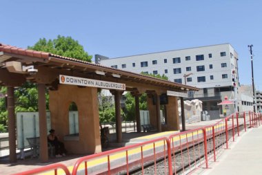 Albuquerque, New Mexico, ABD: 21 Mayıs 2025 - Yeni Meksika demiryolu işletmecisi yolculara hizmet sunan, Santa fe ve Belen arasında Albuquerque ve diğer toplulukları birbirine bağlayan bir banliyö demiryolu servisidir. (Niyi Fote/Thenews2)