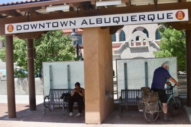 Albuquerque, New Mexico, ABD: 21 Mayıs 2025 - Yeni Meksika demiryolu işletmecisi yolculara hizmet sunan, Santa fe ve Belen arasında Albuquerque ve diğer toplulukları birbirine bağlayan bir banliyö demiryolu servisidir. (Niyi Fote/Thenews2)