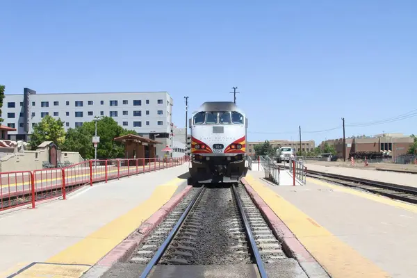 Albuquerque, New Mexico, ABD: 21 Mayıs 2025 - Yeni Meksika demiryolu işletmecisi yolculara hizmet sunan, Santa fe ve Belen arasında Albuquerque ve diğer toplulukları birbirine bağlayan bir banliyö demiryolu servisidir. (Niyi Fote/Thenews2)