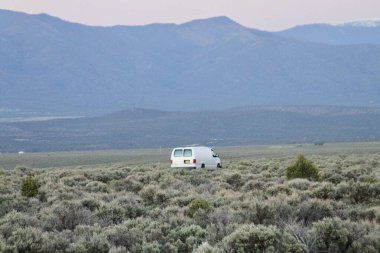 Tao, New Mexico, ABD: 21 Mayıs 2025 - New Mexico 'nun dağlık kesiminin gün batımı ve güzelliğiyle manzarası. (Niyi Fote/Thenews2)