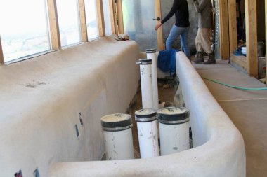 Tao, New Mexico, ABD: 22 Mayıs 2025 - Pasif güneş evlerinin tasarımı ve inşaatı ile bilinen tres piedras 'te sürdürülebilirlik ve kendine yetebilirlik. (Niyi Fote/Thenews2)              