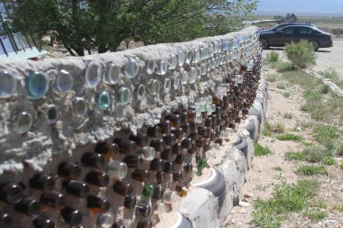 Tao, New Mexico, ABD: 22 Mayıs 2025 - Pasif güneş evlerinin tasarımı ve inşaatı ile bilinen tres piedras 'te sürdürülebilirlik ve kendine yetebilirlik. (Niyi Fote/Thenews2)              