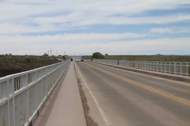 24 Mayıs 2025, Taos, New Mexico, ABD: Taos 'taki Rio Grande Gorge Köprüsü ya da 