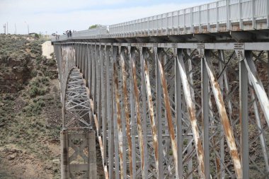 24 Mayıs 2025, Taos, New Mexico, ABD: Taos 'taki Rio Grande Gorge Köprüsü ya da 