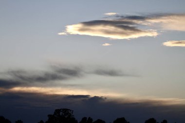 Üç çöl taşında gün batımı. 24 Mayıs 2025, Tres Piedras, New Mexico, ABD: Tres Piedras çölünde, New Mexico 'da gün batımı görülüyor. (Niyi Fote/Thenews2)         