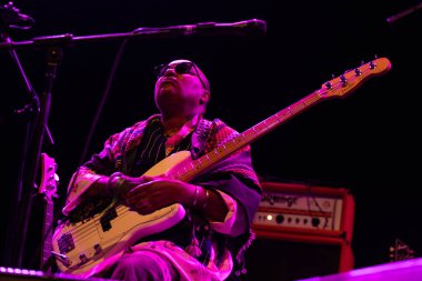 Sao Paulo, Brezilya: 23 Mayıs 2025 - c6 fest / show / sp - meshell ndegeocello 'nun cuma gecesi 2025 festivalinde (22) Sao Paulo' nun güneyindeki ibirapuera konferans salonunda performansı. (Fabricio Bomjardim / The Newws2)