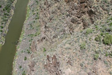 24 Mayıs 2025, Taos, New Mexico, ABD: Taos 'taki Rio Grande Gorge Köprüsü ya da Rio Grande Boğazı' nın karşısındaki 