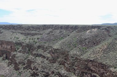 24 Mayıs 2025, Taos, New Mexico, ABD: Taos 'taki Rio Grande Gorge Köprüsü ya da Rio Grande Boğazı' nın karşısındaki 