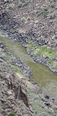 24 Mayıs 2025, Taos, New Mexico, ABD: Taos 'taki Rio Grande Gorge Köprüsü ya da Rio Grande Boğazı' nın karşısındaki 