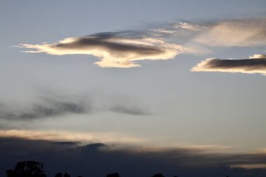 Tres Piedras, New Mexico, ABD: 23 Mayıs 2025 - New Mexico 'daki Tres Piedras çölünde gün batımı görüldü. Üç çöl taşında gün batımı. (Fotoğraf: Niyi Fote / Thenews2 / Depozito Fotoğrafları) 