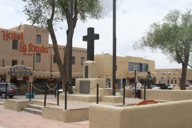 Taos, New Mexico, ABD: 25 Mayıs 2025 - Taos, Kuzey New Mexico 'da zengin tarihi, çarpıcı manzaraları ve eşsiz kültürleri ile tanınan bir kasabadır. (Niyi Fote/Thenews2)