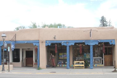 Taos, New Mexico, ABD: 25 Mayıs 2025 - Taos, Kuzey New Mexico 'da zengin tarihi, çarpıcı manzaraları ve eşsiz kültürleri ile tanınan bir kasabadır. (Niyi Fote/Thenews2)