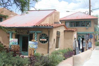 Taos, New Mexico, ABD: 25 Mayıs 2025 - Taos, Kuzey New Mexico 'da zengin tarihi, çarpıcı manzaraları ve eşsiz kültürleri ile tanınan bir kasabadır. (Niyi Fote/Thenews2)