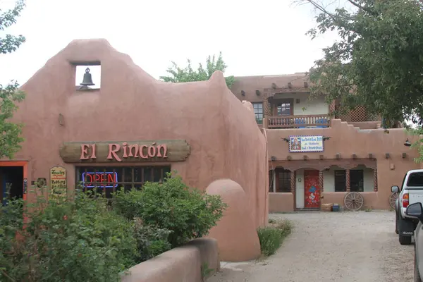 Taos, New Mexico, ABD: 25 Mayıs 2025 - Taos, Kuzey New Mexico 'da zengin tarihi, çarpıcı manzaraları ve eşsiz kültürleri ile tanınan bir kasabadır. (Niyi Fote/Thenews2)