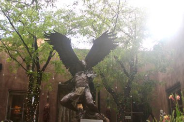 26 Mayıs 2025, Santa Fe, New Mexico, ABD: Santa Fe eskiden dağ patikaları galerisi olarak bilinen güzel sanat eserleri sergisi, kendini önemli ve saygı duyulan bir sanat galerisi (niyi fote / theenews2) 