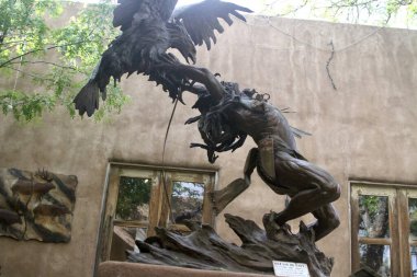 26 Mayıs 2025, Santa Fe, New Mexico, ABD: Santa Fe eskiden dağ patikaları galerisi olarak bilinen güzel sanat eserleri sergisi, kendini önemli ve saygı duyulan bir sanat galerisi (niyi fote / theenews2) 