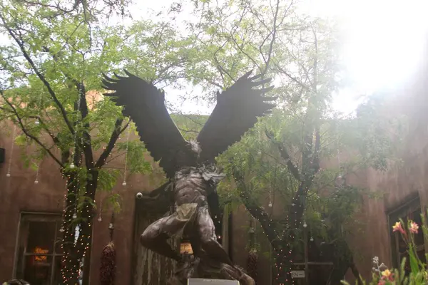 26 Mayıs 2025, Santa Fe, New Mexico, ABD: Santa Fe eskiden dağ patikaları galerisi olarak bilinen güzel sanat eserleri sergisi, kendini önemli ve saygı duyulan bir sanat galerisi (niyi fote / theenews2) 