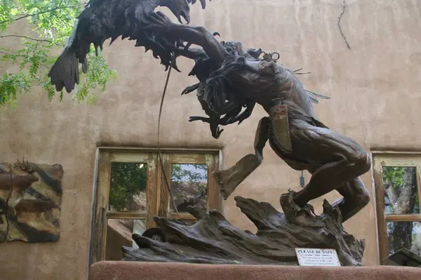 26 Mayıs 2025, Santa Fe, New Mexico, ABD: Santa Fe eskiden dağ patikaları galerisi olarak bilinen güzel sanat eserleri sergisi, kendini önemli ve saygı duyulan bir sanat galerisi (niyi fote / theenews2) 