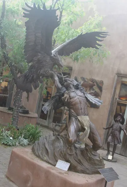 26 Mayıs 2025, Santa Fe, New Mexico, ABD: Santa Fe eskiden dağ patikaları galerisi olarak bilinen güzel sanat eserleri sergisi, kendini önemli ve saygı duyulan bir sanat galerisi (niyi fote / theenews2) 