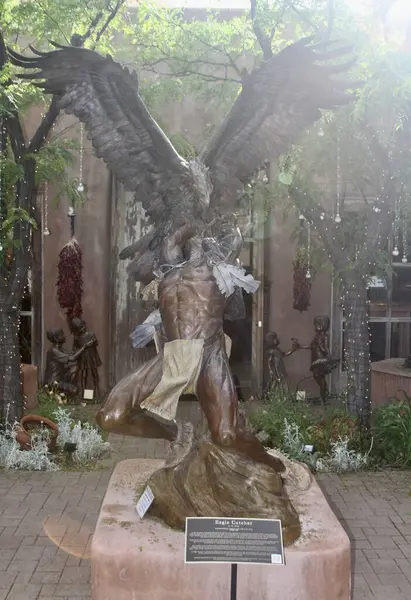 26 Mayıs 2025, Santa Fe, New Mexico, ABD: Santa Fe eskiden dağ patikaları galerisi olarak bilinen güzel sanat eserleri sergisi, kendini önemli ve saygı duyulan bir sanat galerisi (niyi fote / theenews2) 