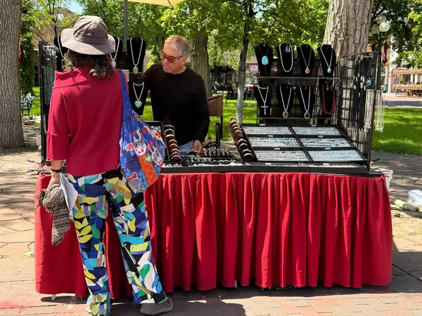 Noel baba ve turizm. 27 Mayıs 2025, Santa Fe, New Mexico, ABD (niyi fote / theenews2)