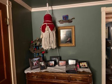 Santa Fe, New Mexico, ABD: 26 Mayıs 2025 - Miyav Wolf: Ebedi dönüş evi, 2008 'de küçük bir Santa Fe sanatçıları topluluğu olarak başladı. (Niyi Fote/Thenews2)