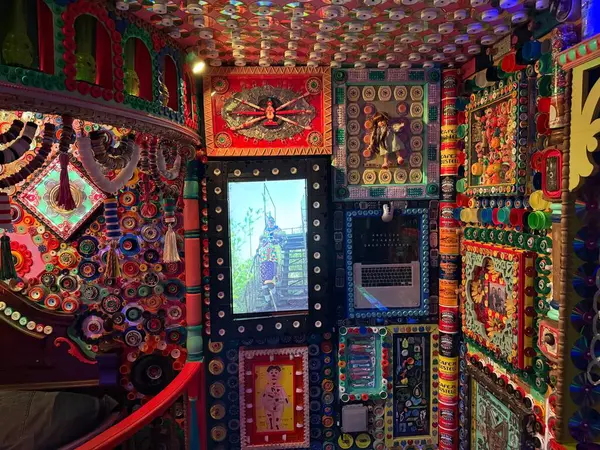 Santa Fe, New Mexico, ABD: 26 Mayıs 2025 - Miyav Wolf: Ebedi dönüş evi, 2008 'de küçük bir Santa Fe sanatçıları topluluğu olarak başladı. (Niyi Fote/Thenews2)