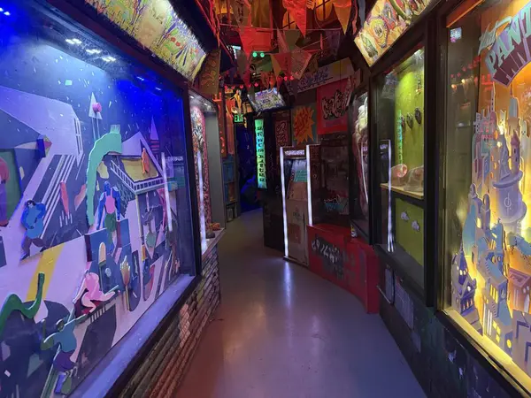 Santa Fe, New Mexico, ABD: 26 Mayıs 2025 - Miyav Wolf: Ebedi dönüş evi, 2008 'de küçük bir Santa Fe sanatçıları topluluğu olarak başladı. (Niyi Fote/Thenews2)