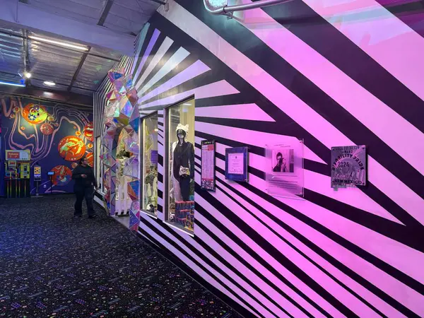 Santa Fe, New Mexico, ABD: 26 Mayıs 2025 - Miyav Wolf: Ebedi dönüş evi, 2008 'de küçük bir Santa Fe sanatçıları topluluğu olarak başladı. (Niyi Fote/Thenews2)